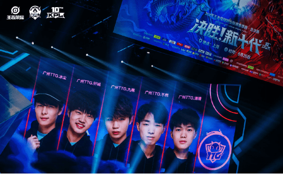 决的悬念更 决的悬念更