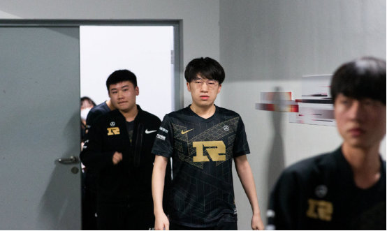 洲足坛年轻 洲足坛年轻