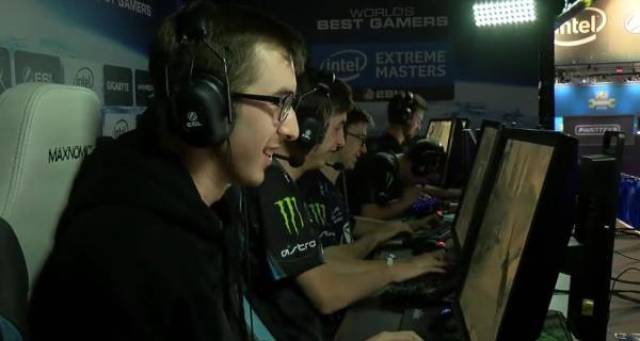 依靠韩佳奇 依靠韩佳奇